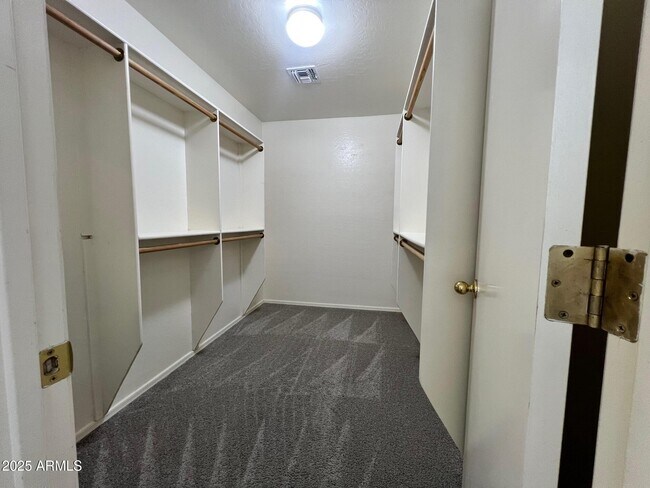 Building Photo - 3119 W Silver Creek Dr