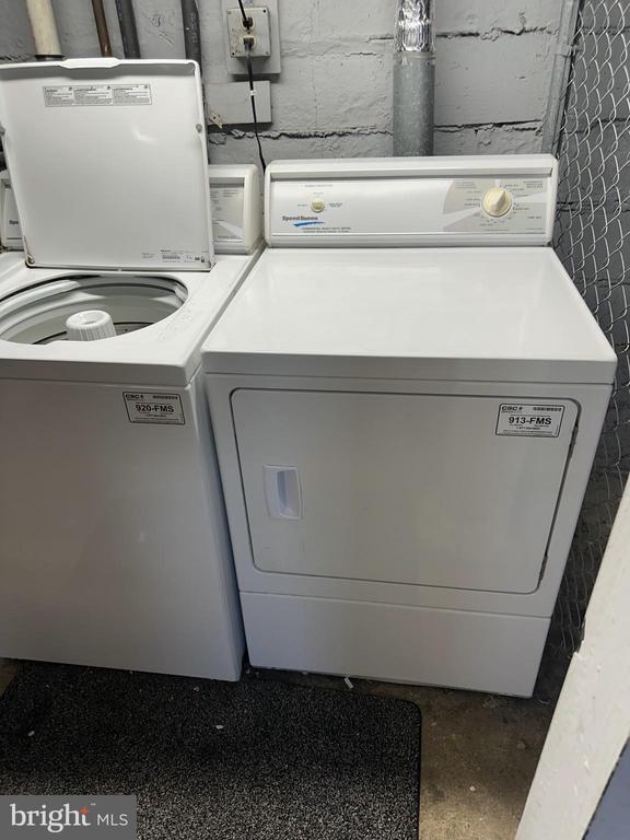 Building Photo - 1800 Dewitt Ave