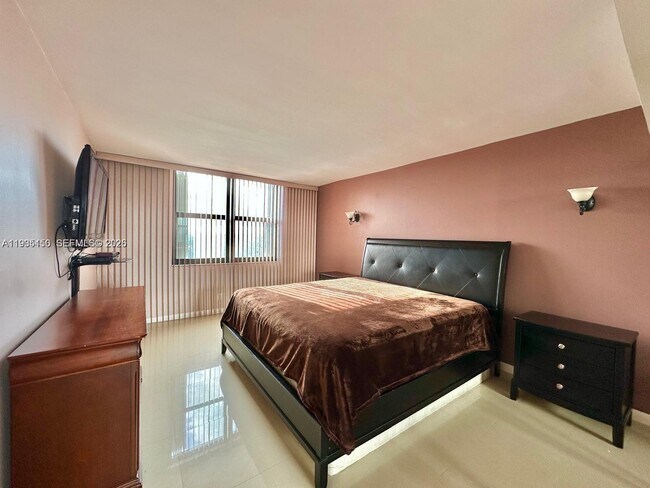 Building Photo - 2401 S Ocean Dr