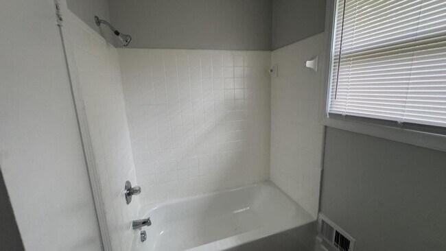 Building Photo - 457 Hickory Ridge Dr