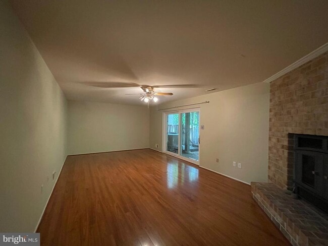 Building Photo - 11859 New Country Ln