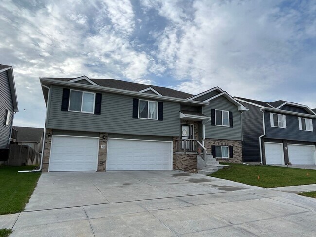 Building Photo - 7825 Yankee Woods Dr