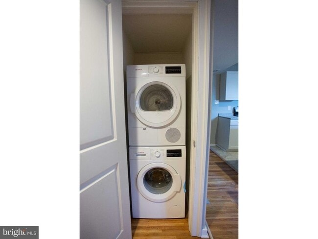 Building Photo - 413 S 11th St