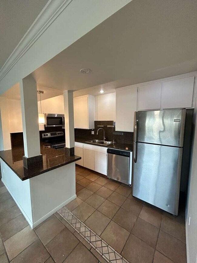 Building Photo - Upgraded 2 Bedroom 2 Bath Condo, Available Now! MOVE IN SPECIAL $1,000 OFF 1ST MONTHS RENT