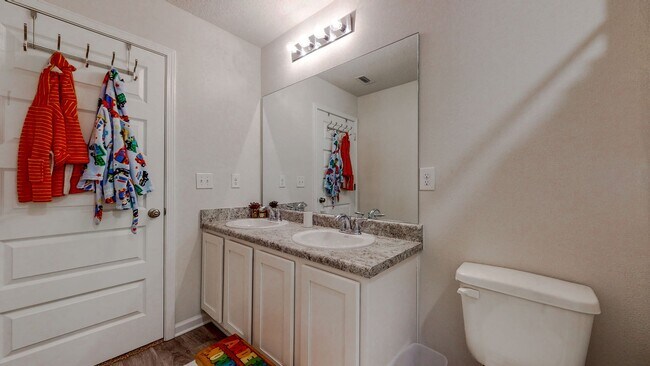 Building Photo - Hammock Bay! 4 bed 2.5 bath home located i...