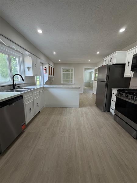 Building Photo - 306 Valley Dr