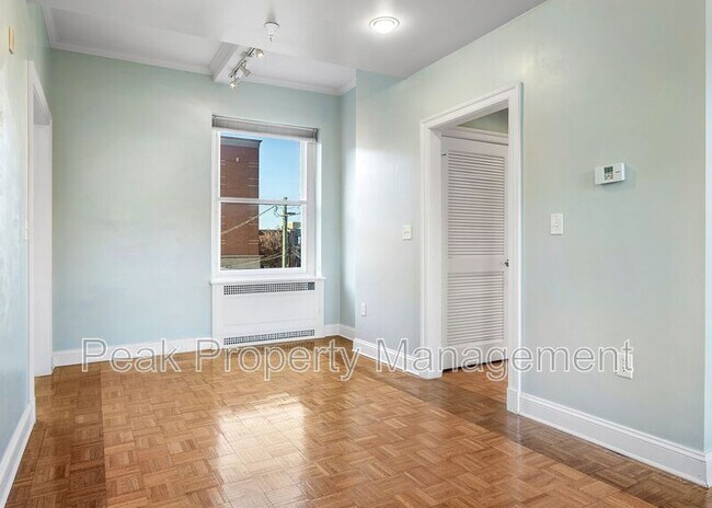 Building Photo - 212 E Clay St