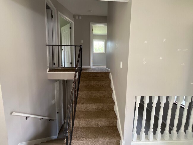 Building Photo - 615 Moss Oak Ave