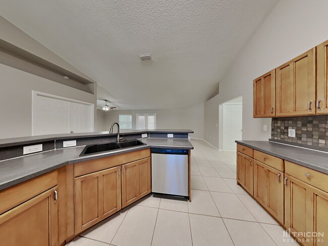 Building Photo - 24 Pineland Ln