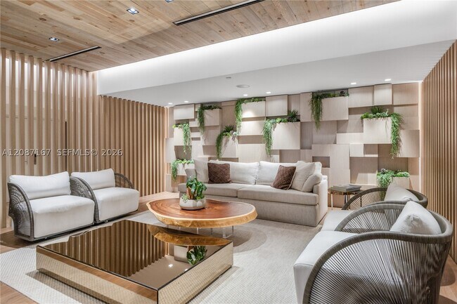 Building Photo - 2301 Collins Ave