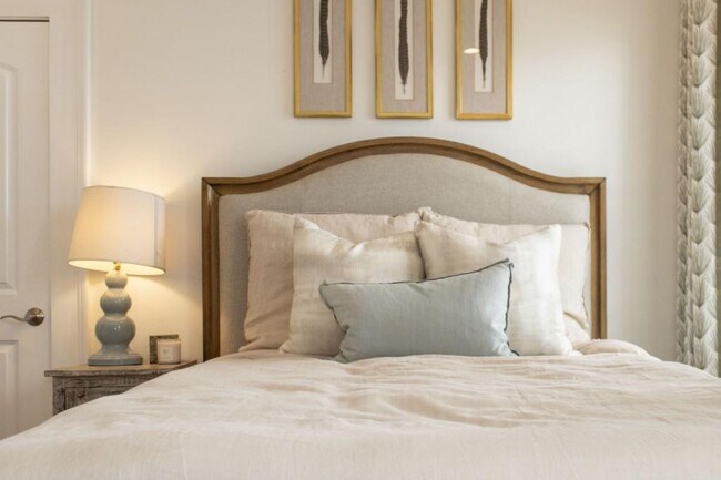 Building Photo - 801 Durant Pl NE