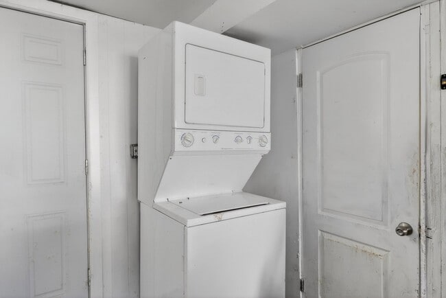 Building Photo - 13812 Kanawha Ave