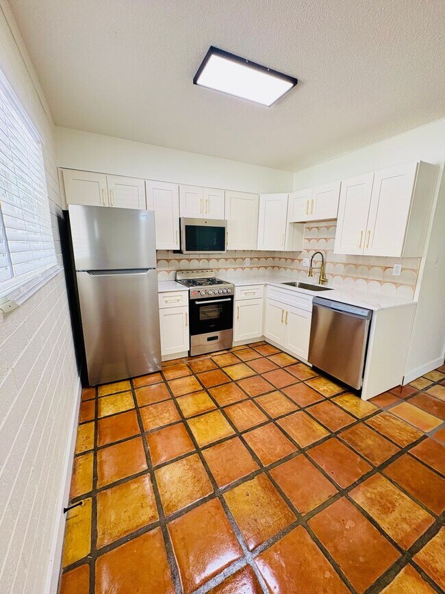 Building Photo - 817 S Melody Ln