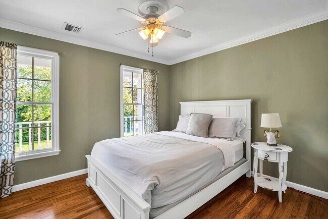 Building Photo - 1025 Peconic Bay Blvd