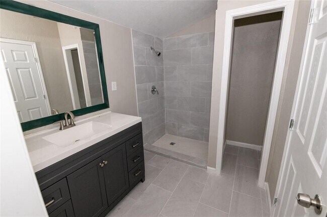 Building Photo - 200 W James Ave