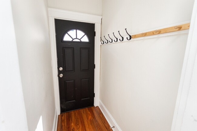 Building Photo - 359 Concord St