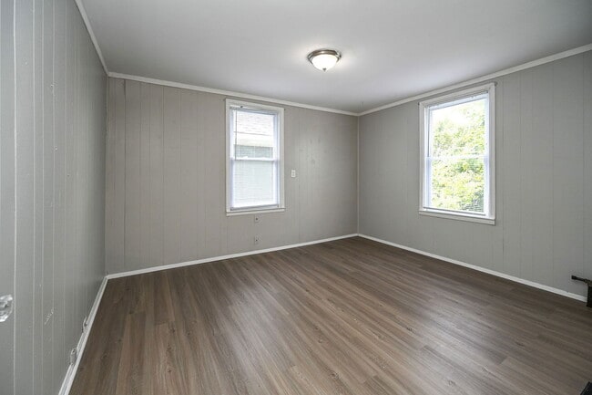 Building Photo - 2317 Stratford Ave