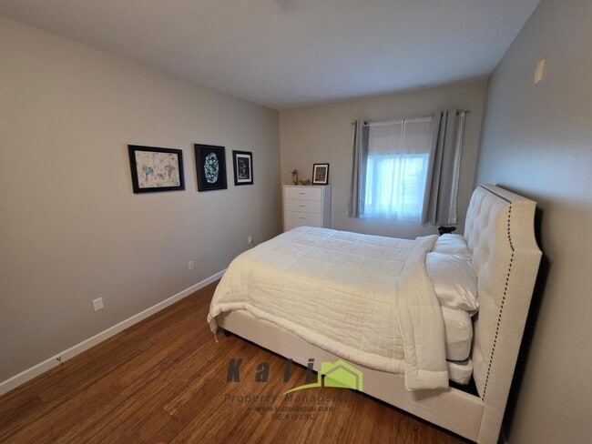 Building Photo - 450 J St