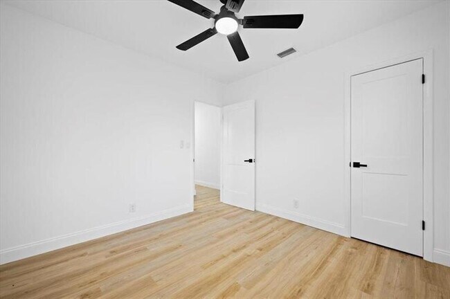 Building Photo - 1209 14th Ct S