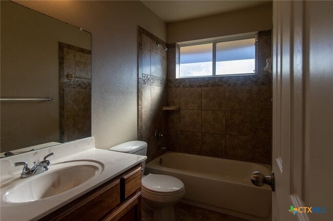 Building Photo - 217 Pointer St