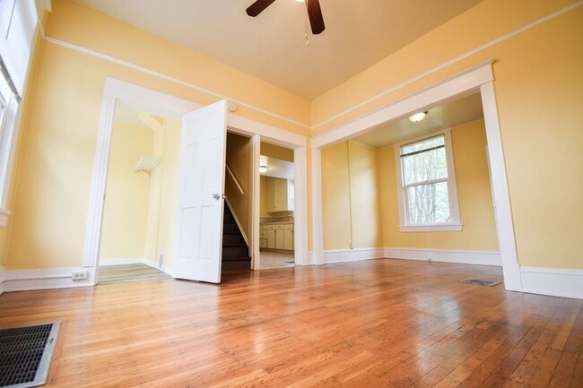 Building Photo - CLE-4637