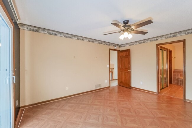 Building Photo - Shawnee Townhome with Tree Line Views and Three Levels of Living