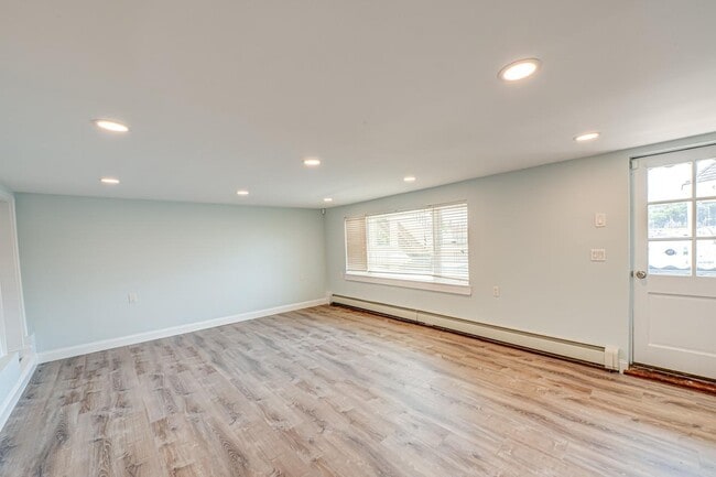 Building Photo - 107 Bayview Ave