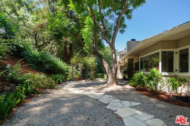 Building Photo - 7972 Mulholland Dr