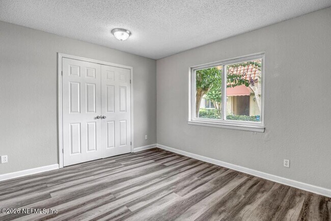 Building Photo - 3906 Mission Dr