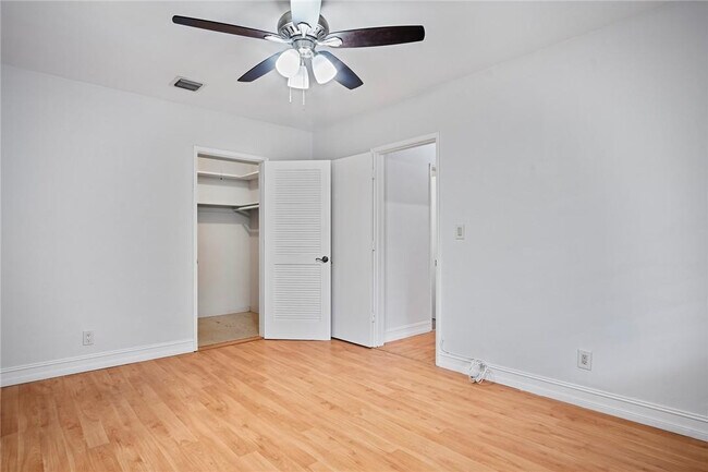 Building Photo - 2130 NE 42nd Ct