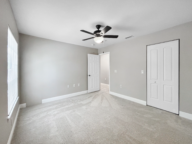 Building Photo - 7424 Vista Way