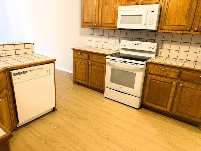 Appliances Included - 307 Sunset Blvd