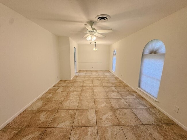 Building Photo - 504 Berkshire Ln