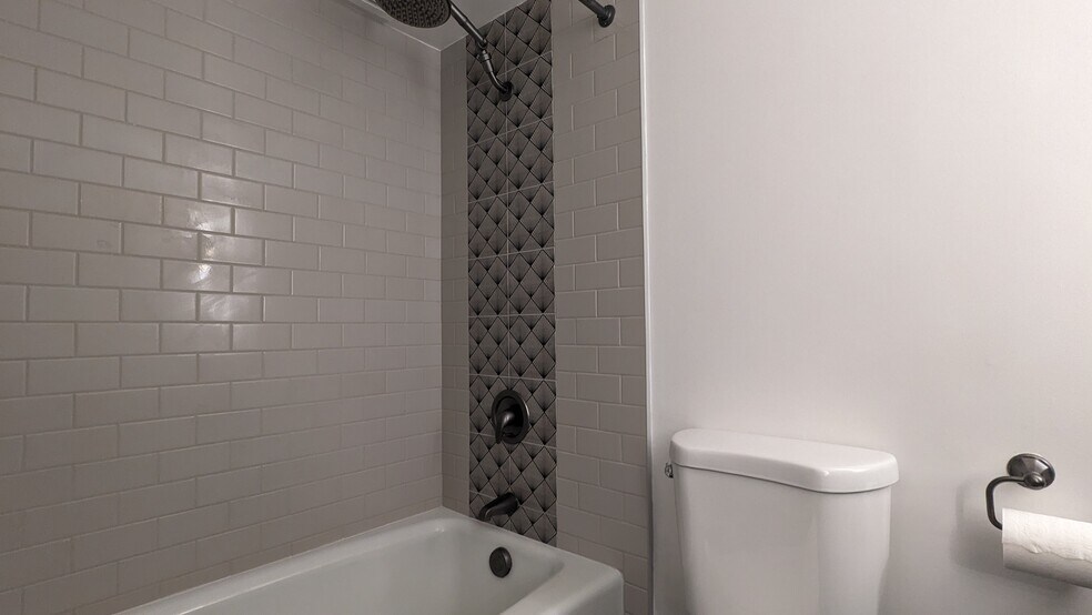 Building Photo - 2525 Main St