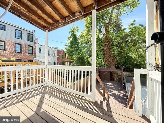 Building Photo - 1004 Girard St NW