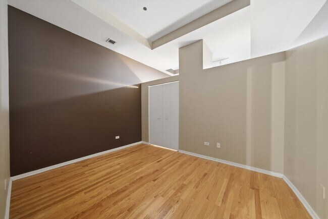 Building Photo - 208 W Washington St