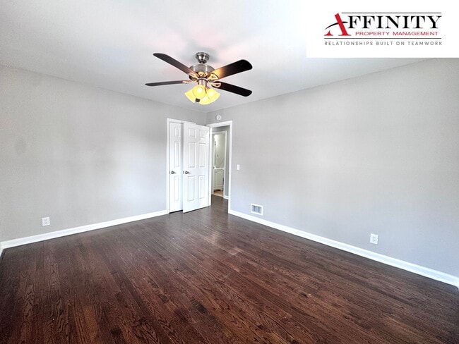 Building Photo - 5625 N Amoret Ave