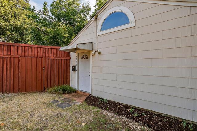 Building Photo - 4231 S Cresthaven Rd