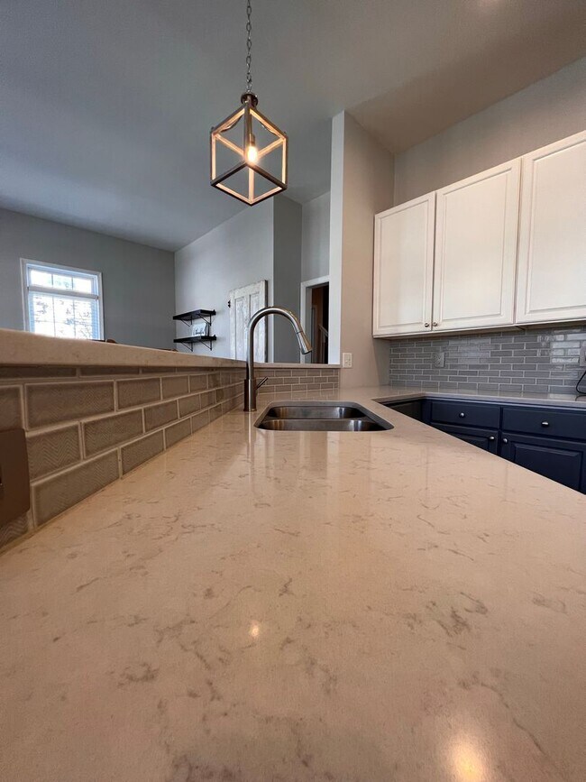 Building Photo - Heart's Desire End Unit Townhome 2700+ SqFt - Lowes Island