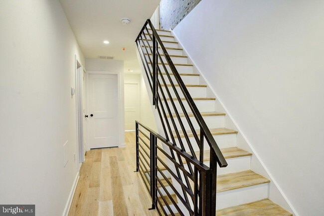 Building Photo - 513 McKean St