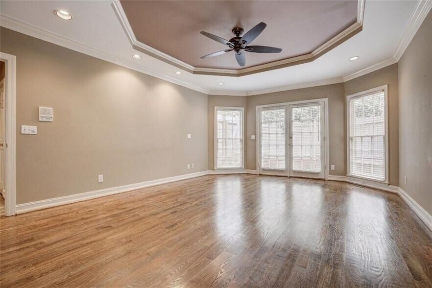 Building Photo - 9485 Nesbit Lakes Dr