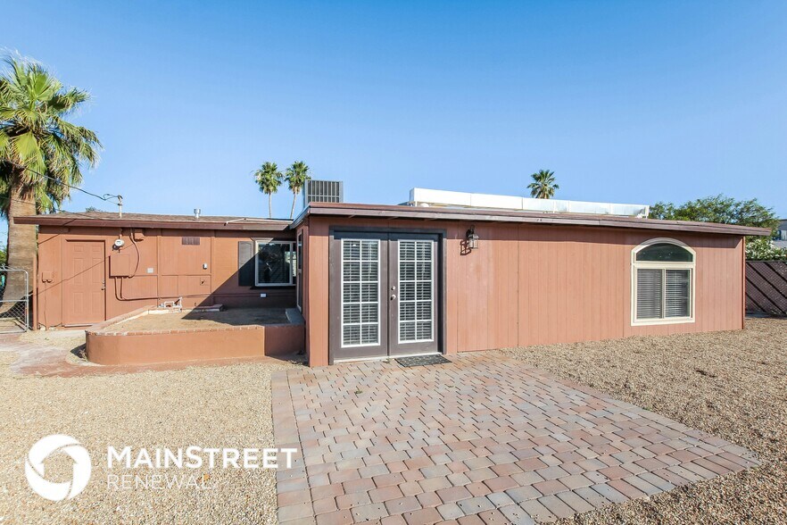 Building Photo - 2202 E Marmora St