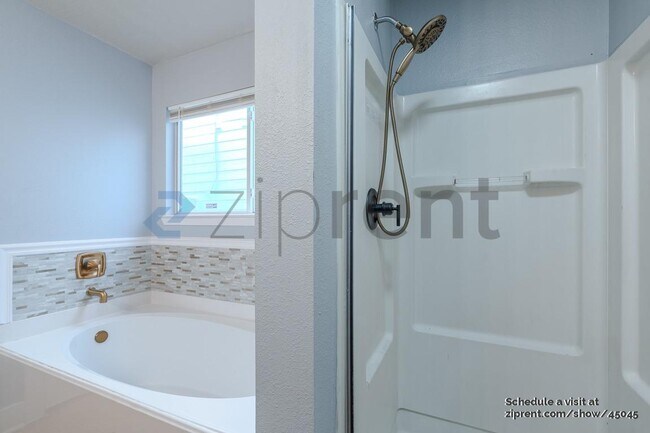 Building Photo - 11944 Chanteloup Dr