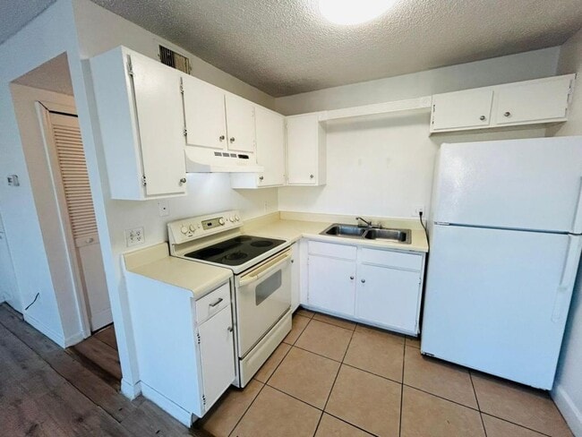 Primary Photo - 1290 9th St