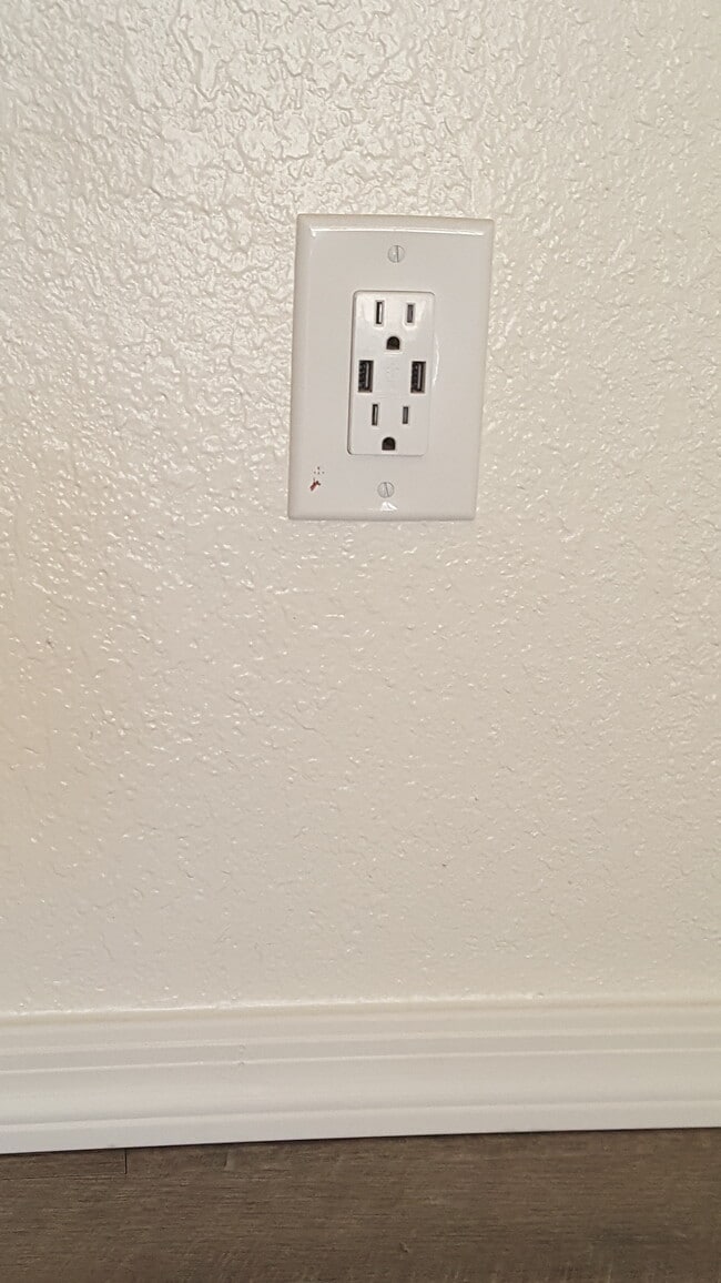 USB charging in master - 4545 N 67th Ave
