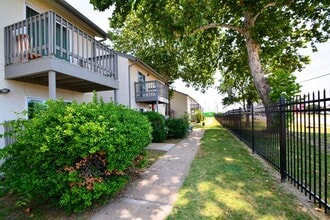 Building Photo - Sterling Heights (OK)