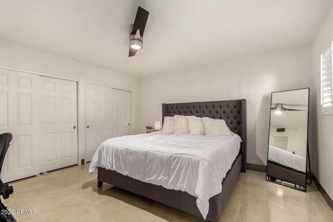 Building Photo - 3655 N 5th Ave