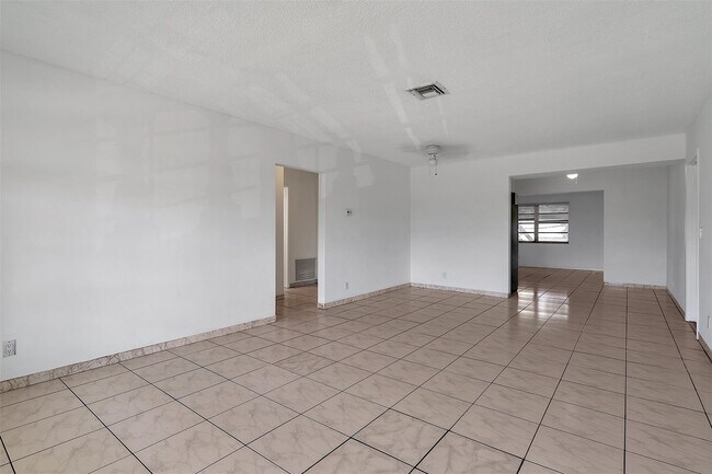 Building Photo - 1049 NW 30th Ct