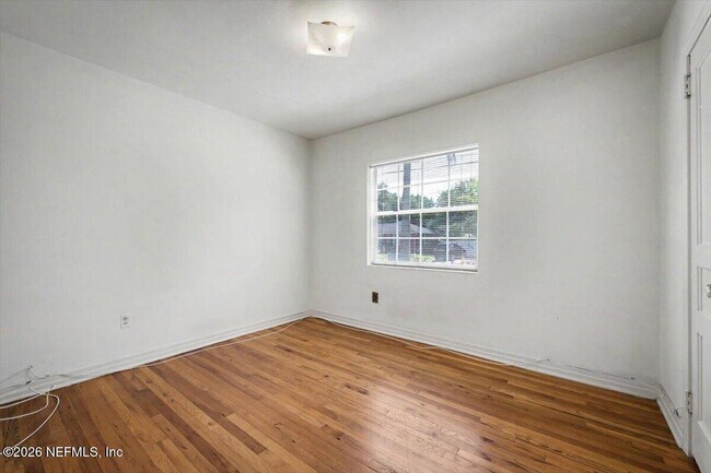 Building Photo - 4252 Pinewood Ave