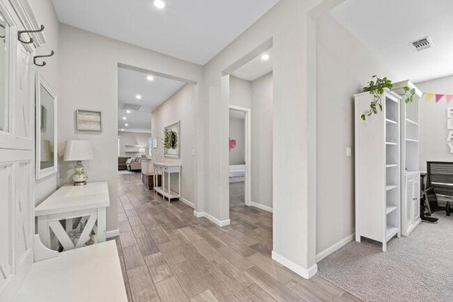 Building Photo - Beautiful 3 Bedroom PLUS bonus Room For Re...